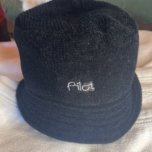 Pilot corduroy black bucket hat